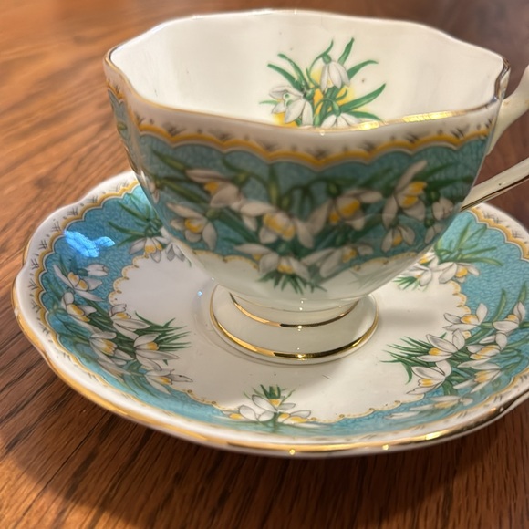 Queen Anne bone china tea cup and saucer Marilyn - Picture 2 of 5